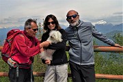 07 Piacevole incontro con amici in vetta al Canto Alto